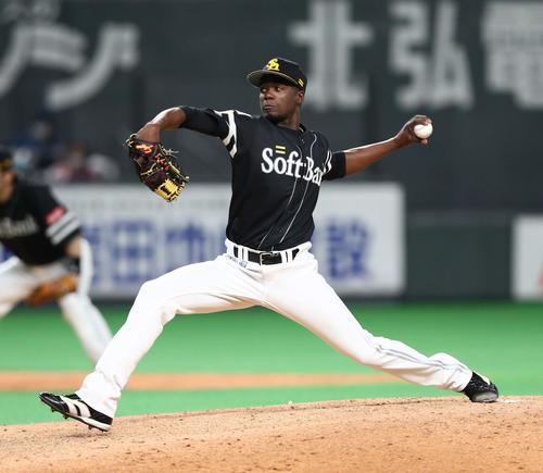 日本ハム対ソフトバンク　8回に登板のモイネロ（撮影・黒川智章）