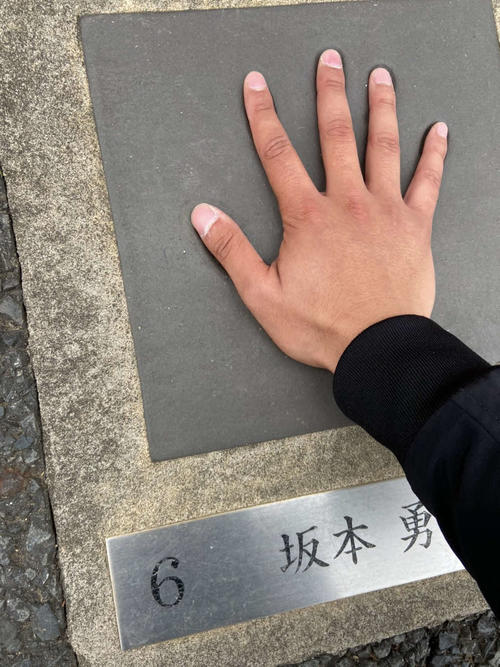 全体で最小クラスの18・5センチだった坂本の手形（撮影・小早川宗一郎）