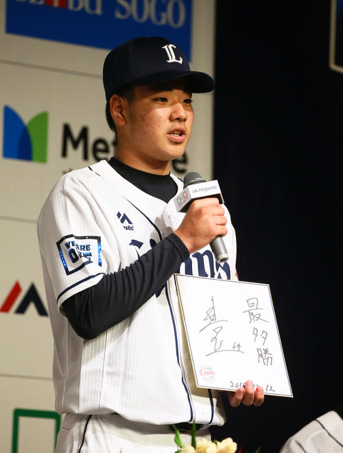 西武新入団の上間は「最多勝」を目標に掲げた（2019年12月12日撮影）