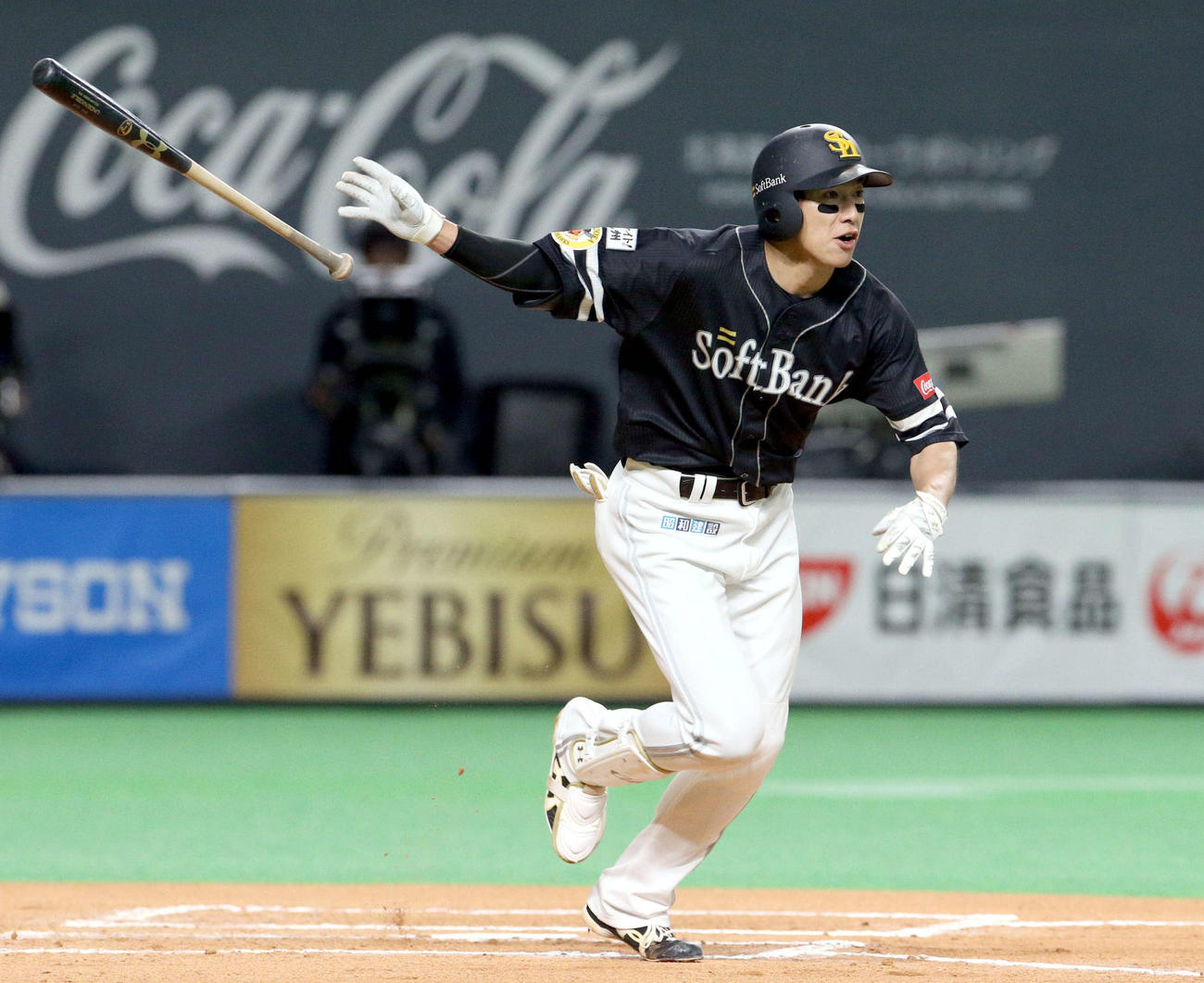 6回表ソフトバンク1死一、二塁、柳田は適時二塁打を放つ（撮影・佐藤翔太