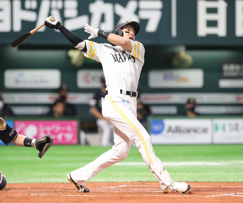 ソフトバンク対オリックス　1回裏ソフトバンク1死一、三塁、柳田は右越え先制3点本塁打を放つ（撮影・梅根麻紀）