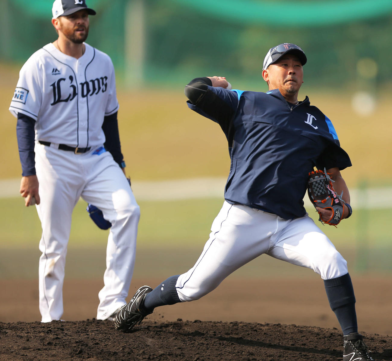 西武松坂（右）とニール（2020年2月2日撮影）