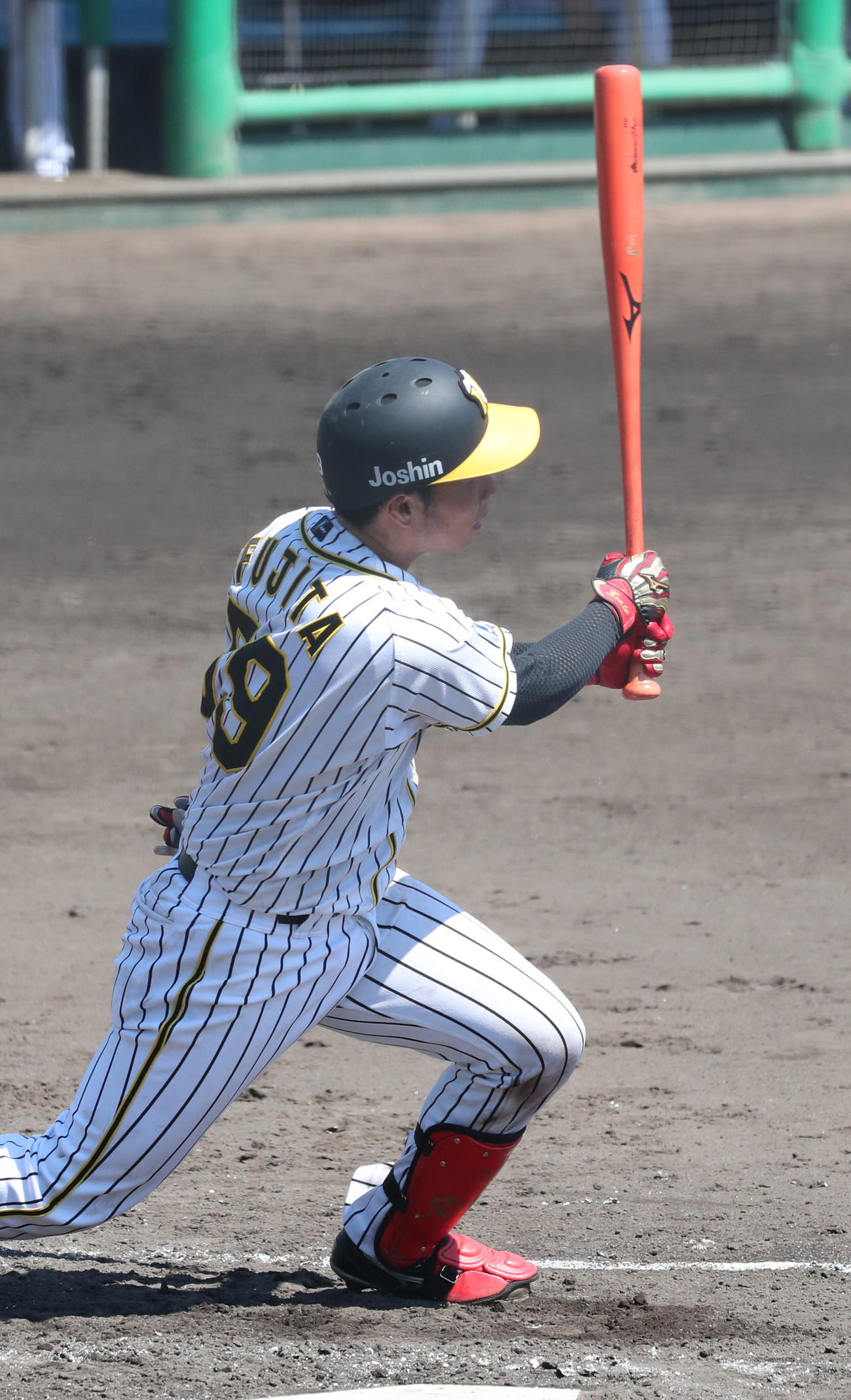 IL徳島との練習試合で左前打を放つ藤田（21年8月29日撮影）