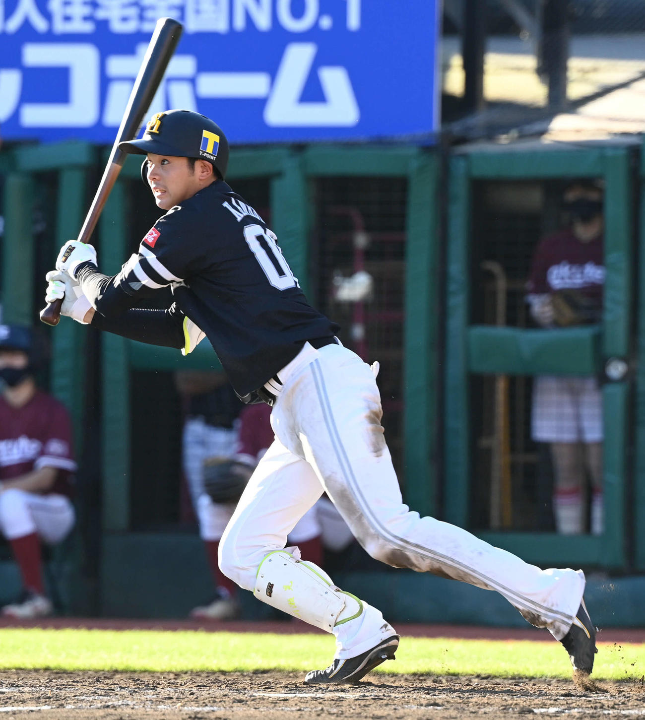 楽天対ソフトバンク　9回表ソフトバンク無死、川瀬は中前打を放つ（撮影・山崎安昭）