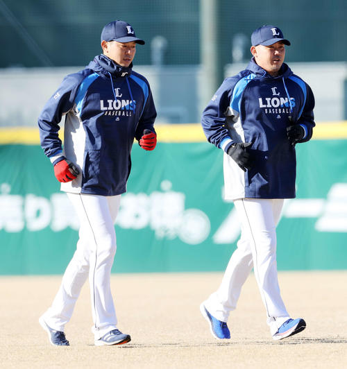 2021年2月　内海（左）とランニングする西武松坂