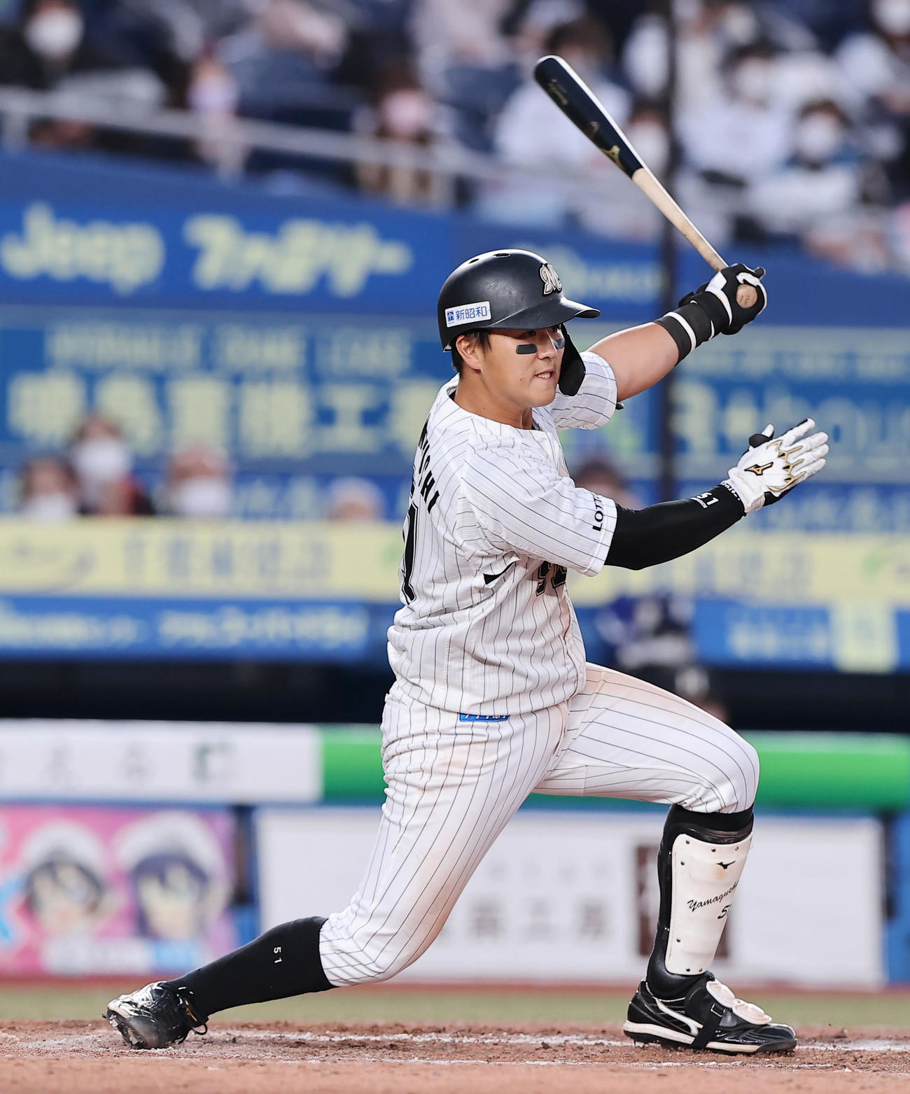 10月30日日本ハム戦の8回、右前適時打を放つ山口航輝（2021年10月30日撮影）