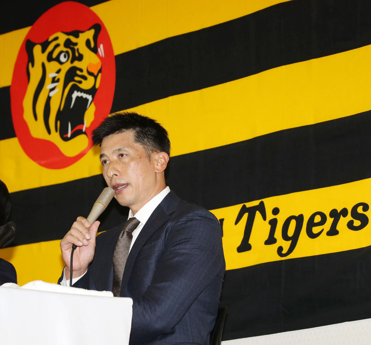 オーナー報告を終え会見する矢野監督（2021年11月9日撮影）