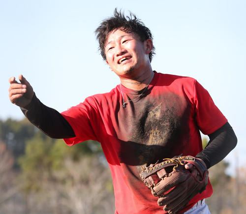 特守で藤本博史監督のノックを受ける野村大樹（2021年11月7日撮影）