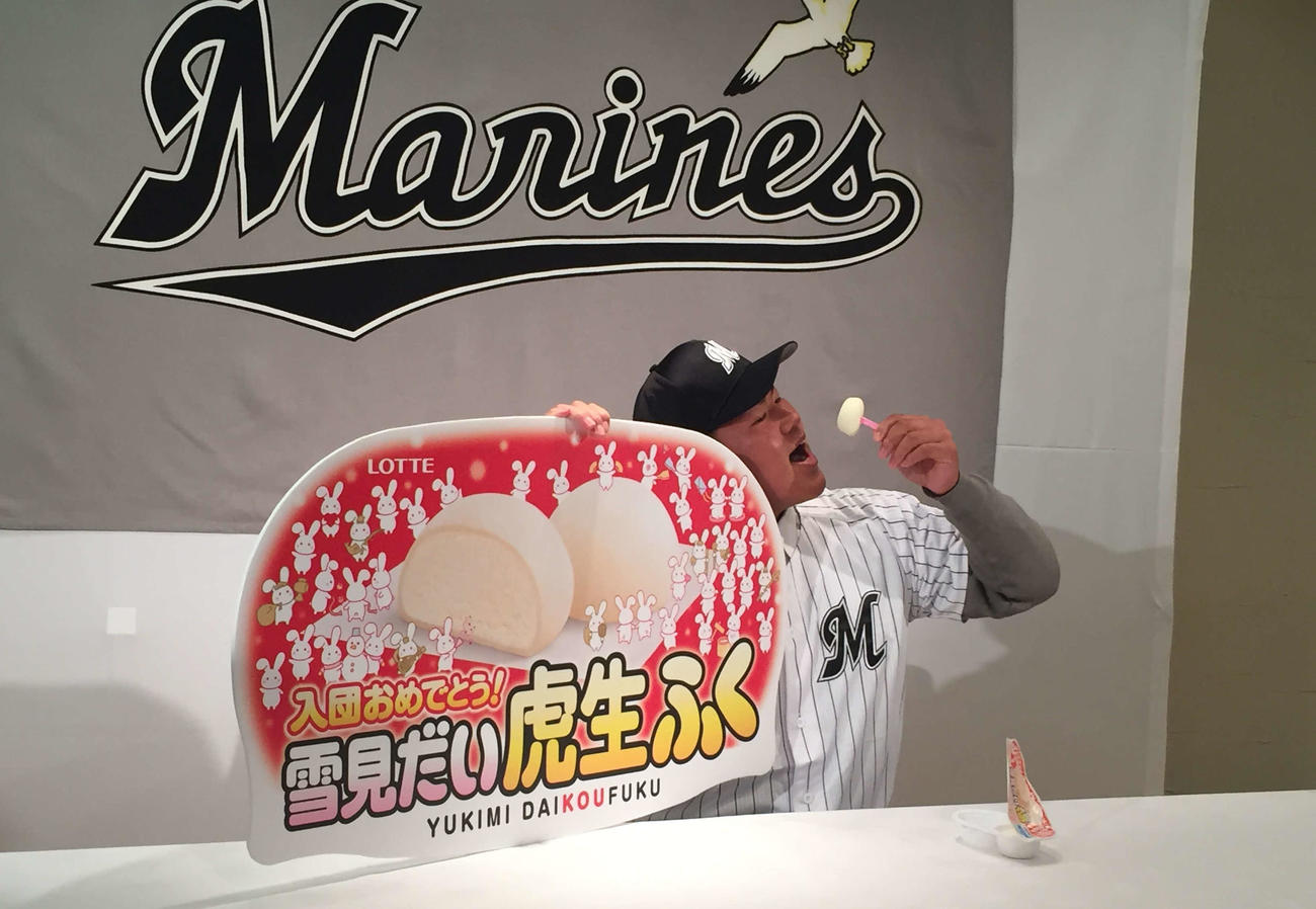「いい表情」で写真に映るロッテのドラフト1位・松川（撮影・金子真仁）