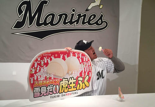 「いい表情」で写真に映るロッテのドラフト1位・松川（撮影・金子真仁）