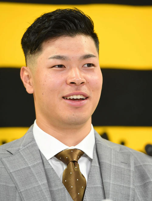 阪神佐藤輝明（2021年12月14日撮影）