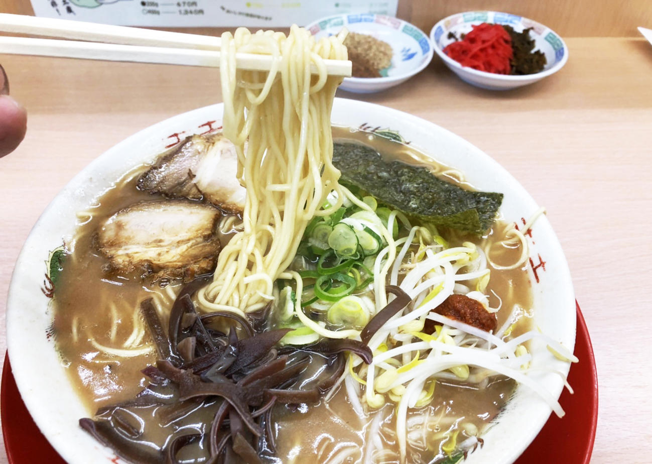 「ラーメンマン」のこってりトンコツ。こってりの中にも具がポイントです