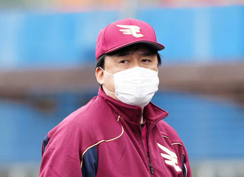 楽天石井一久GM兼監督（2022年2月22日撮影）