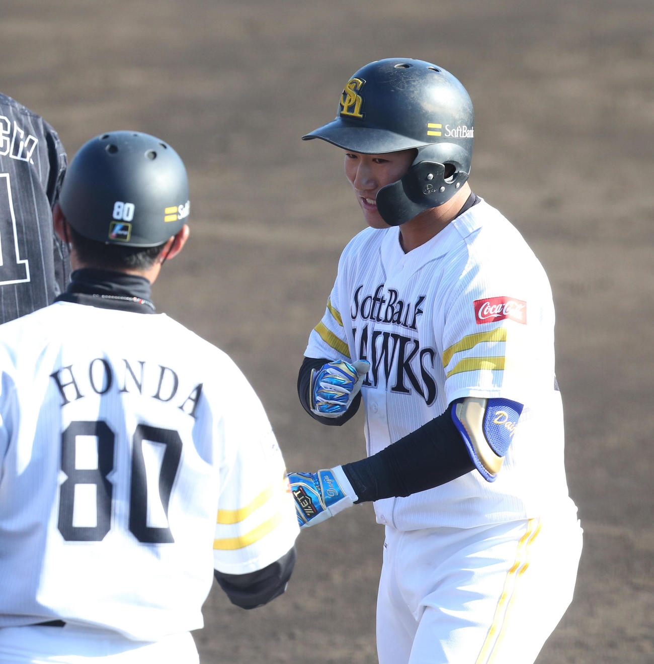 9回表ソフトバンク無死二、三塁、野村大樹は左前に適時打を放つ（撮影・梅根麻紀）
