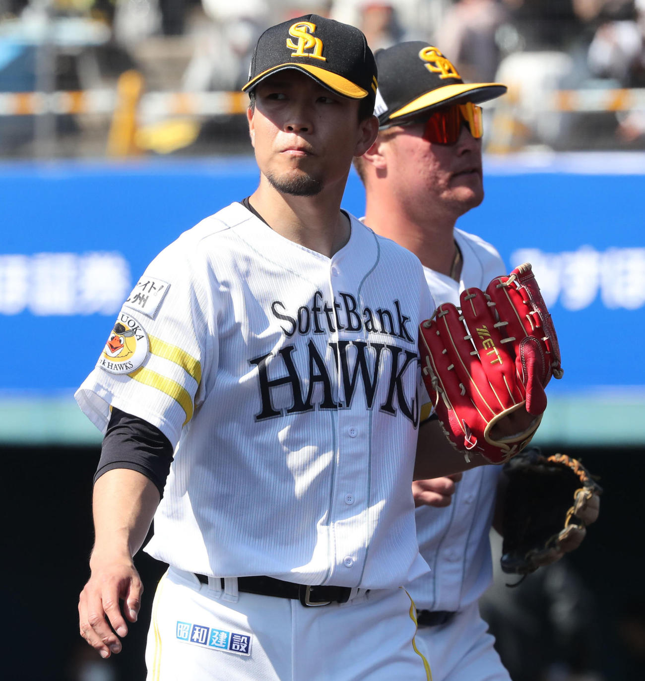 先発した千賀は3回を投げ8安打4失点、渋い表情を見せる（撮影・梅根麻紀）