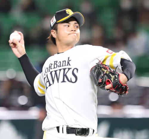 ソフトバンク対中日　9回に登板した甲斐野（撮影・梅根麻紀）