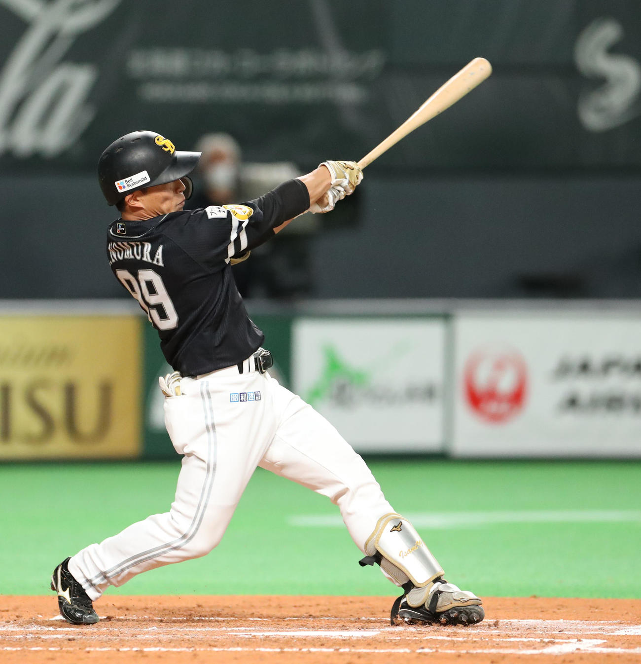 日本ハム対ソフトバンク　3回表、野村勇は左越え先制2点本塁打を放つ（撮影・佐藤翔太）