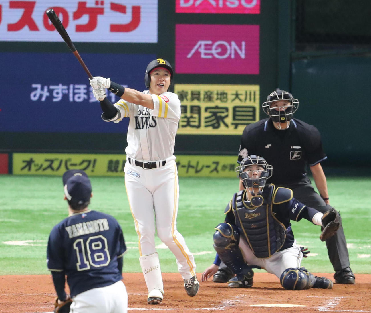 6回裏ソフトバンク1死満塁、柳田は左中間に満塁本塁打を放つ（撮影・梅根麻紀）