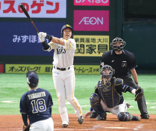 6回裏ソフトバンク1死満塁、柳田は左中間に満塁本塁打を放つ（撮影・梅根麻紀）