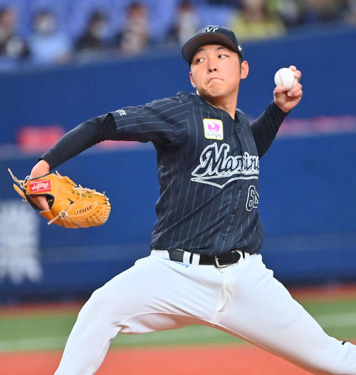 オリックス対ロッテ　力投するロッテ先発の佐藤奨（撮影・和賀正仁）
