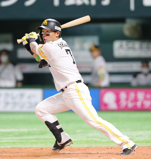 ソフトバンク対広島　7回裏ソフトバンク1死、中村晃は左前安打を放つ（撮影・屋方直哉）