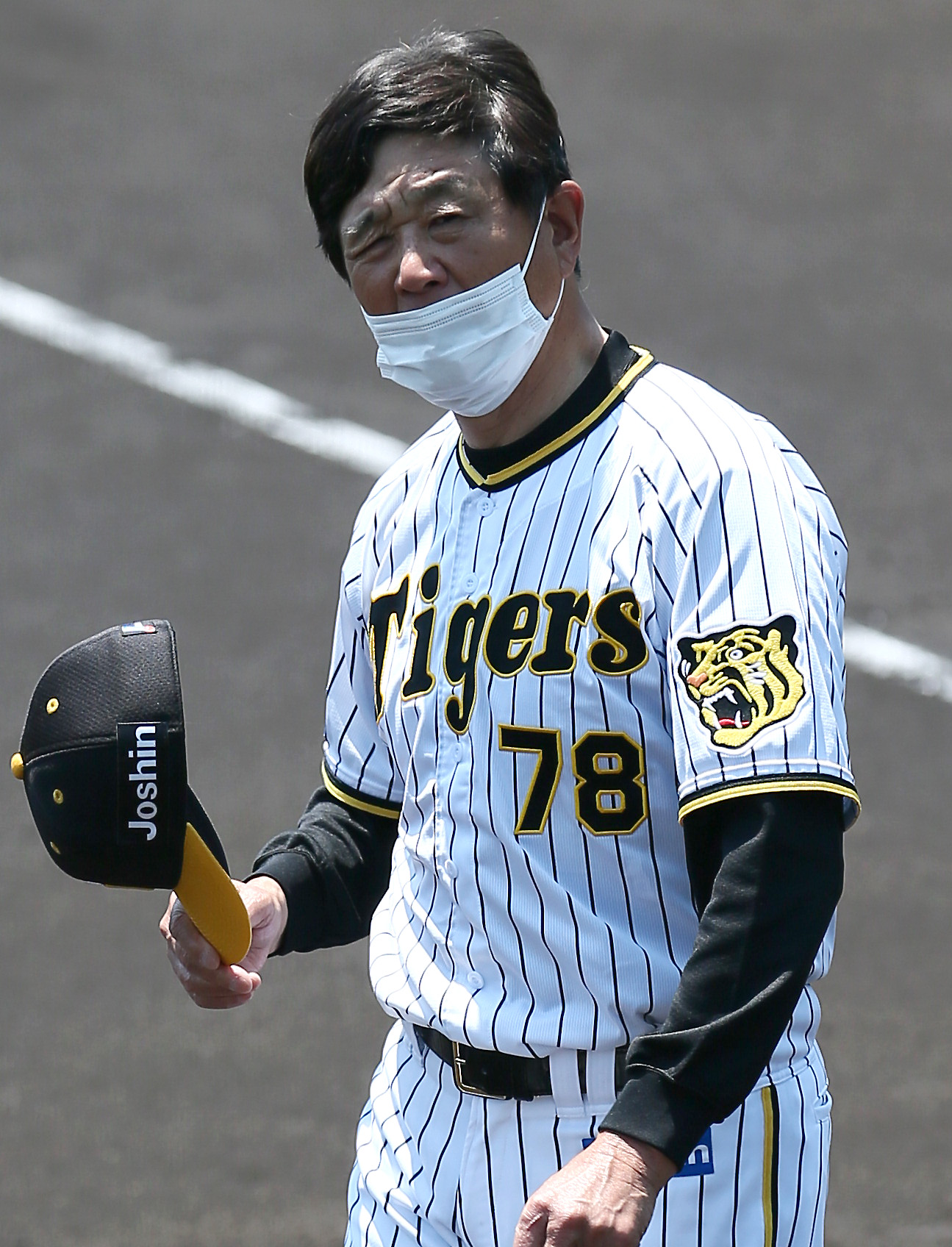 試合前、あいさつする阪神平田2軍監督（2022年5月24日撮影）