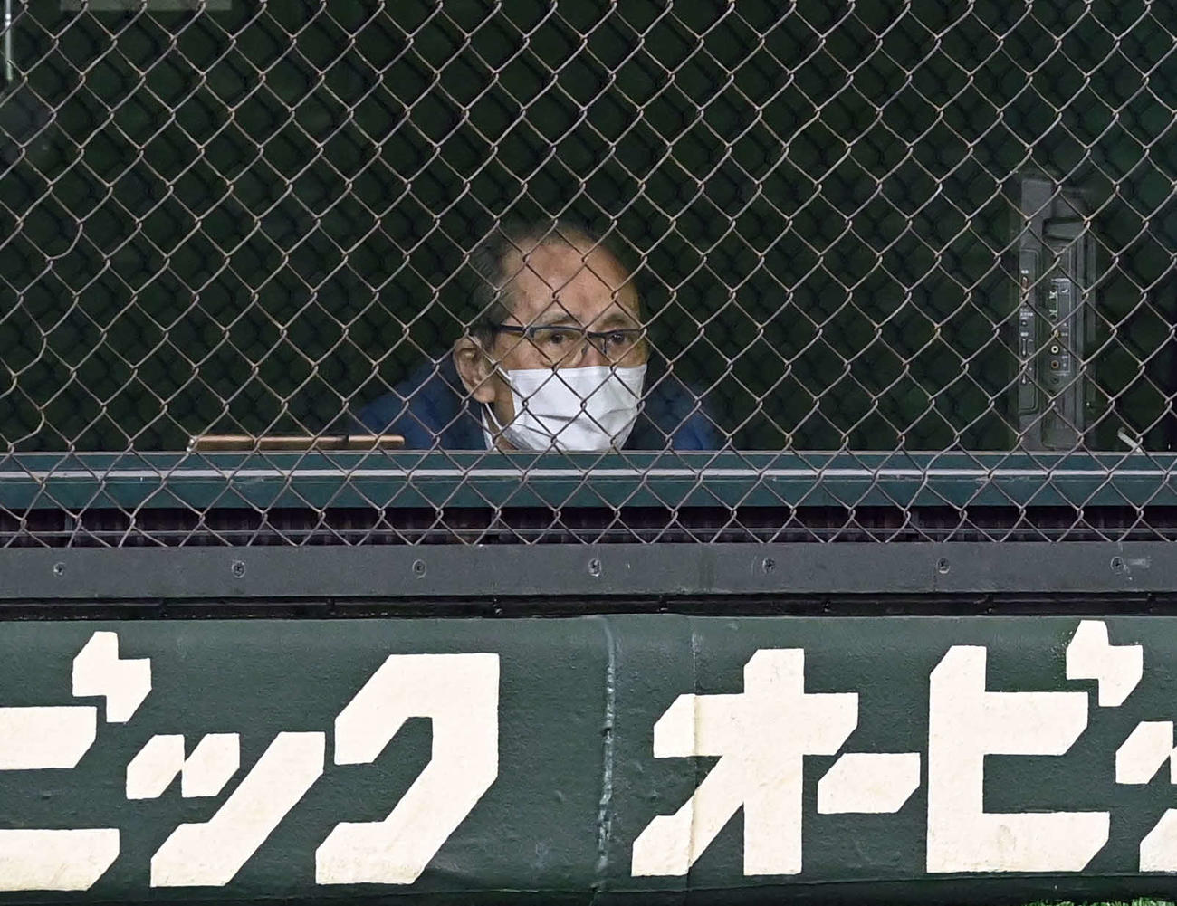 巨人対ソフトバンク　観戦するソフトバンク王会長（撮影・たえ見朱実）
