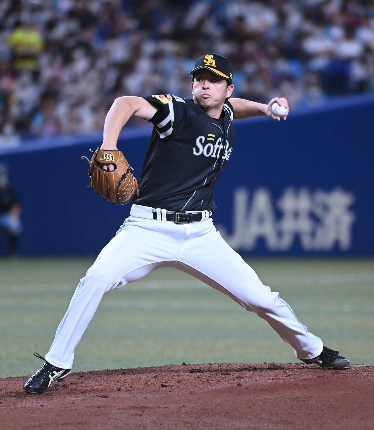 中日対ソフトバンク　力投するソフトバンク先発の大関（撮影・森本幸一）