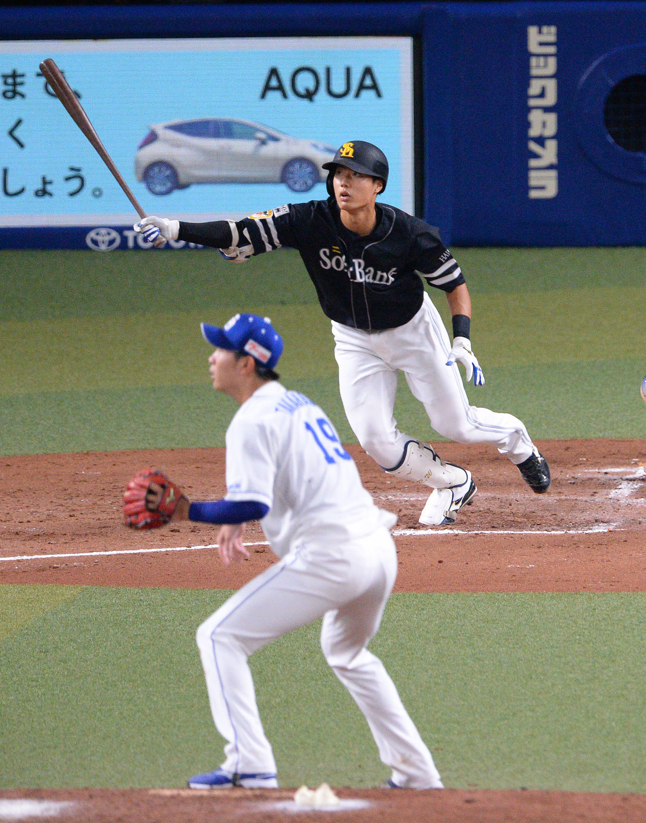 中日対ソフトバンク　5回表ソフトバンク無死三塁、右越え適時二塁打を放つ渡辺陸（撮影・森本幸一）