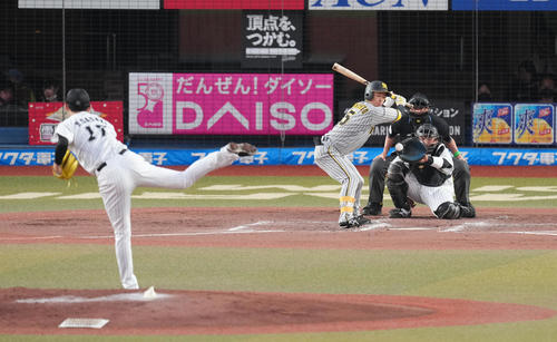 佐々木朗希と対戦した近本光司（2022年5月27日撮影）