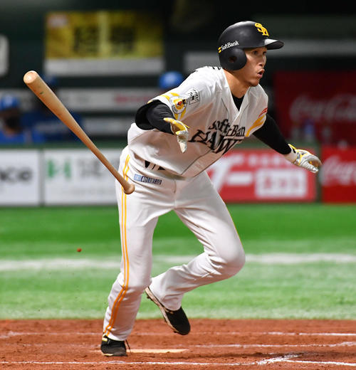 ソフトバンク対日本ハム　2回裏ソフトバンク2死一、二塁、三森は右前適時打を放つ（撮影・岩下翔太）
