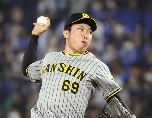 阪神5番手で登板する石井大智（撮影・上田博志）