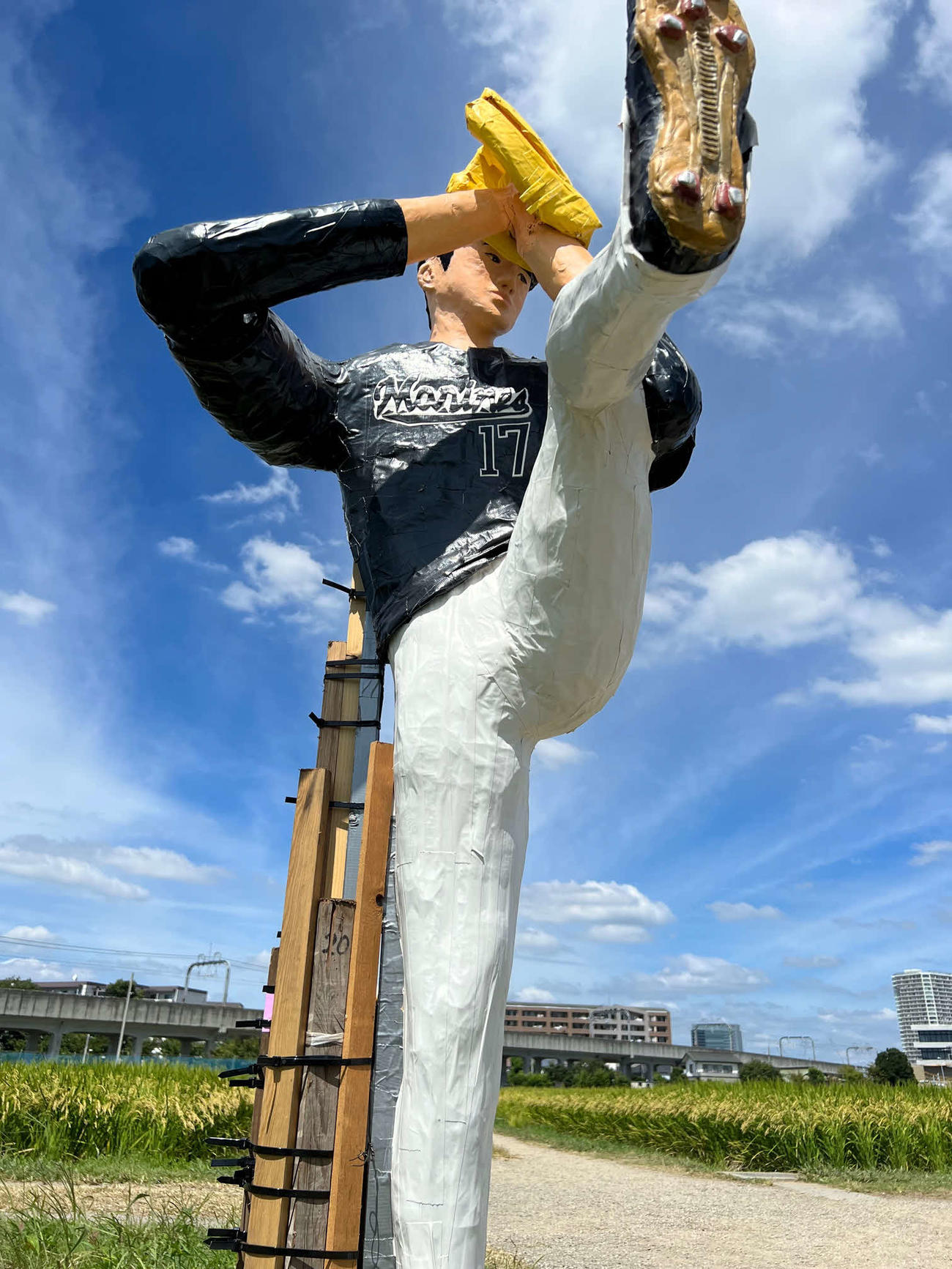 神奈川・海老名市の中新田かかしまつりで展示されるロッテ佐々木朗のかかし（撮影・金子真仁）