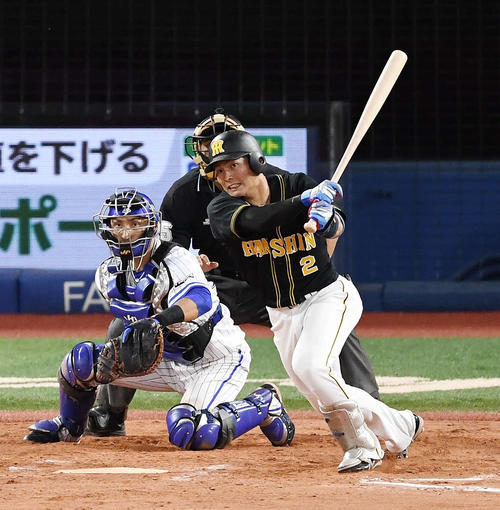 19年、DeNAとのCSファーストステージ第1戦、8回に2点適時三塁打を放った阪神北條