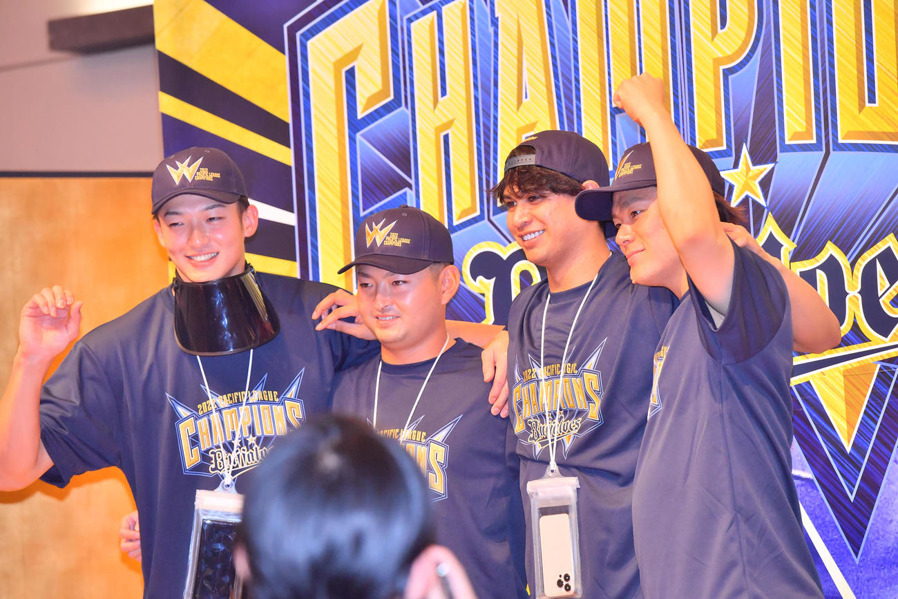 左から山崎颯一郎、小木田敦也、宇田川優希、山本由伸