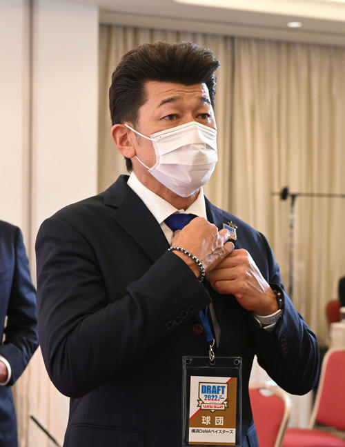 ドラフト会議に臨むDeNA三浦監督(代表撮影)
