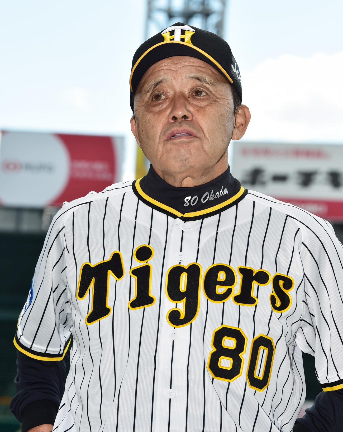 秋季練習初日を終え会見を行う阪神岡田監督（撮影・清水貴仁）