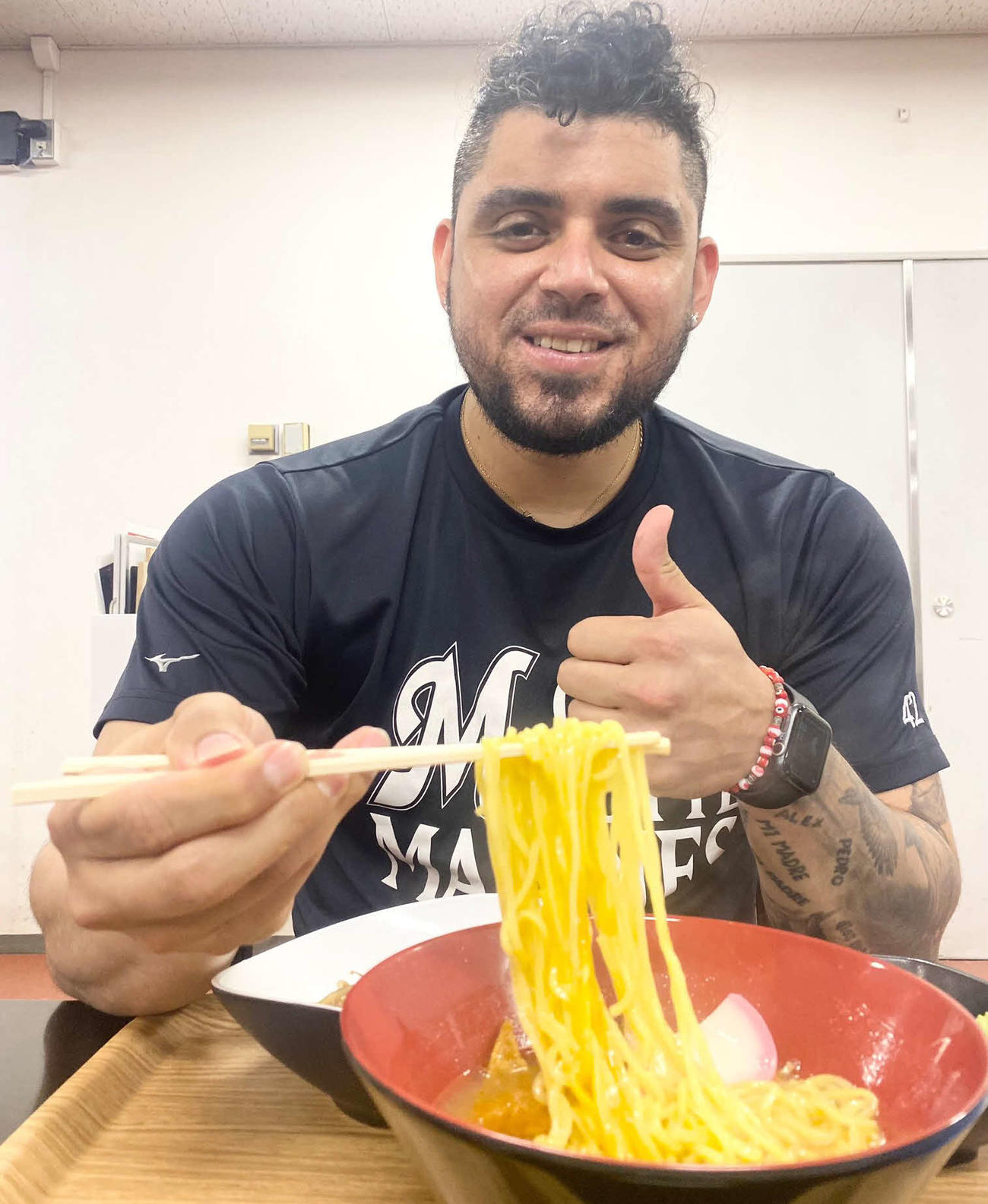 ラーメンを愛するロッテ・オスナ（写真は球団広報提供）