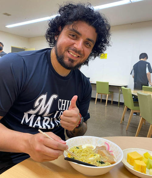 ラーメンを愛するロッテ・オスナ（写真は球団広報提供）