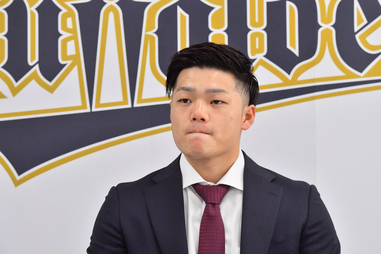 育成契約となり、減額幅いっぱいでサインしたオリックス富山（撮影・和賀正仁）
