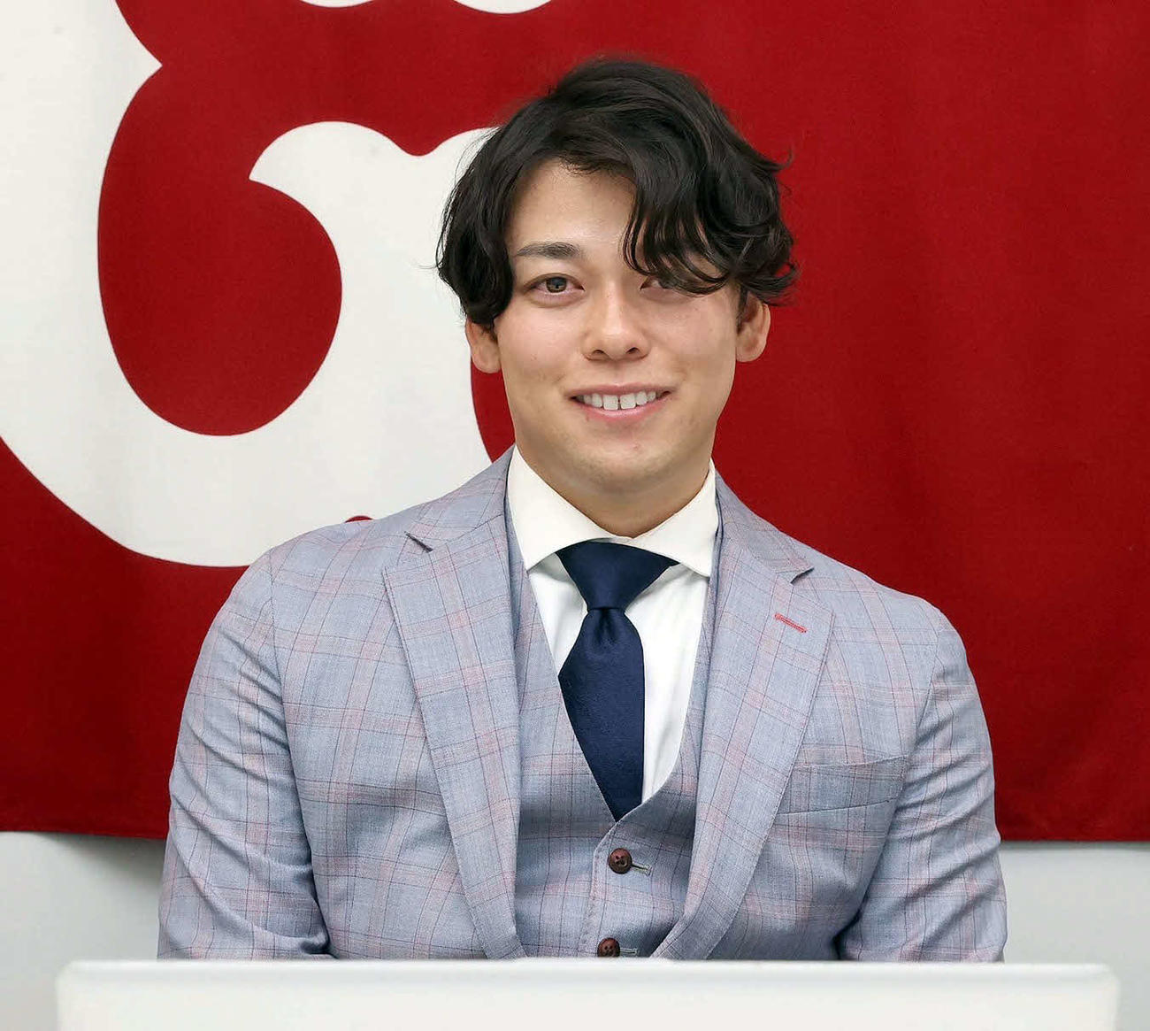 契約更改に臨み、大台を突破した巨人高梨（球団提供）