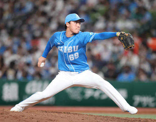 背番号「69」の西武水上由伸（2022年9月11日）
