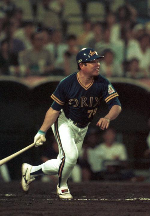 1989年8月15日、プロ通算500本塁打を放つオリックス・門田博光