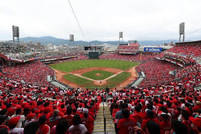 大観衆で埋まるマツダスタジアムの全景（2017年9月16日）