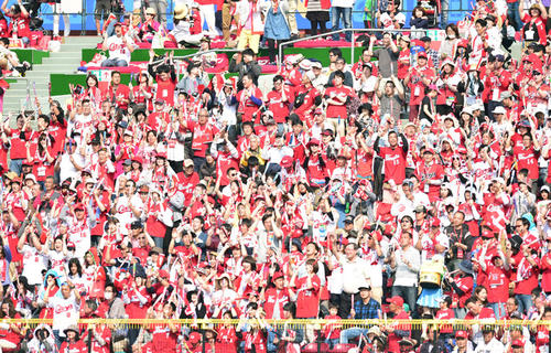 盛り上がる広島ファン（2015年4月25日）