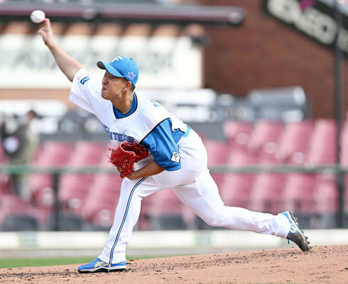 22年11月8日、12球団合同トライアウトで投球する日本ハム谷川昌希