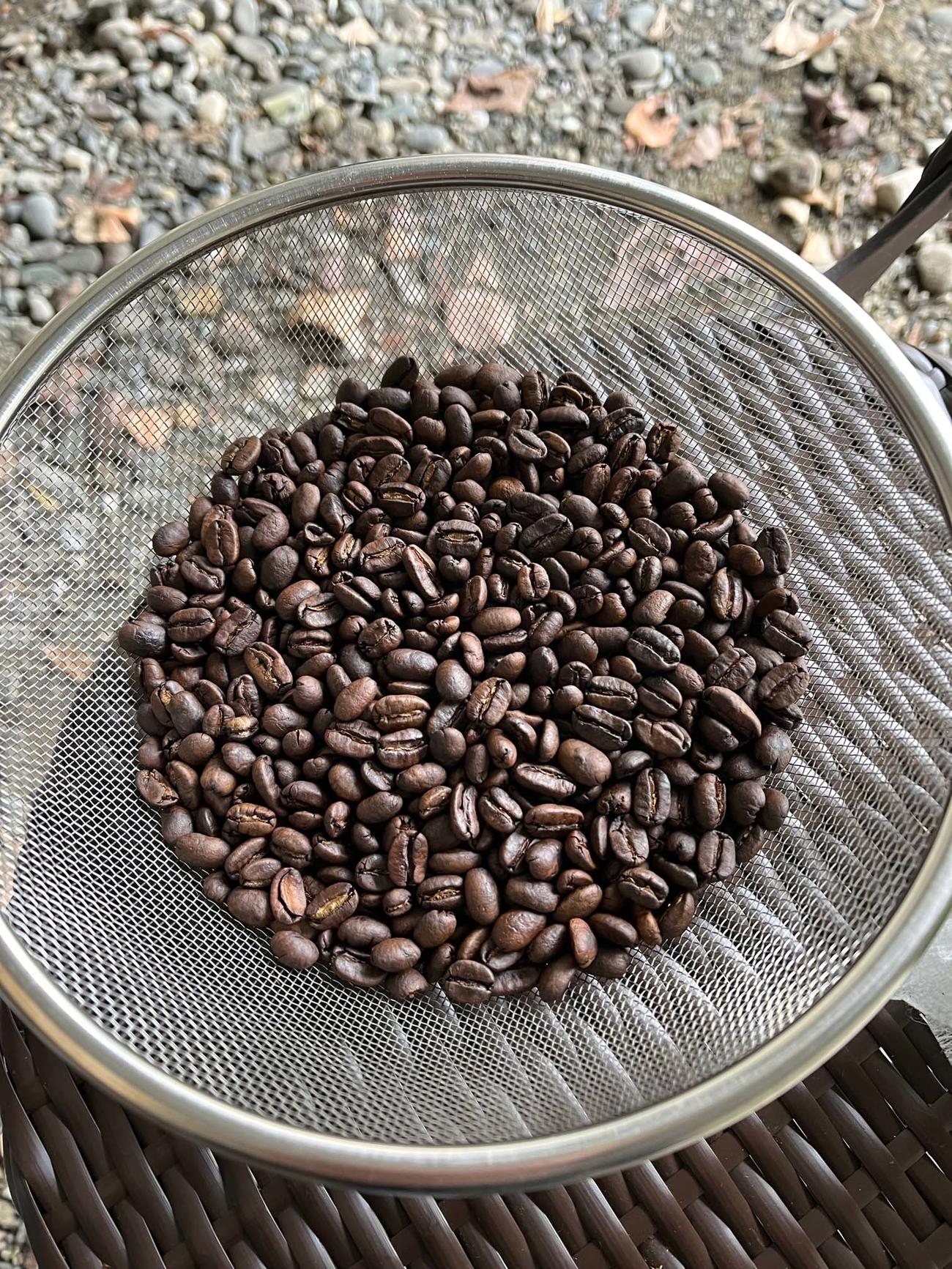 日本ハム・ポンセ投手に贈るために焙煎したコーヒー豆（撮影・永野高輔）