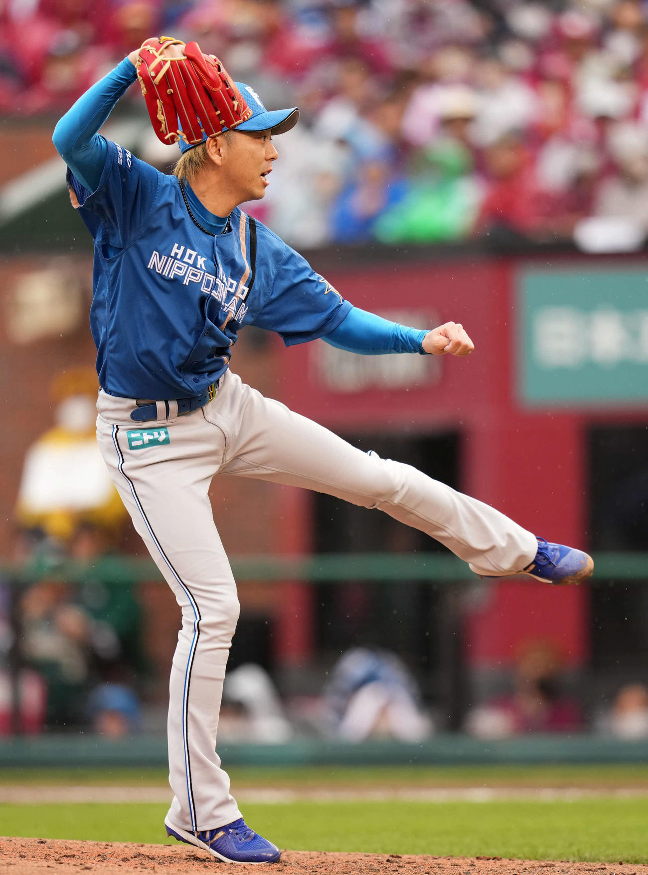 楽天対日本ハム　8回裏から登板し、今季10ホールド目の宮西（撮影・横山健太）