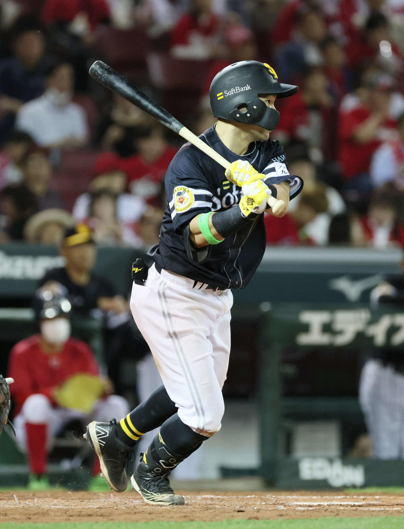 広島対ソフトバンク　5回表ソフトバンク2死一塁、中村晃は中前打を放つ（撮影・加藤孝規）