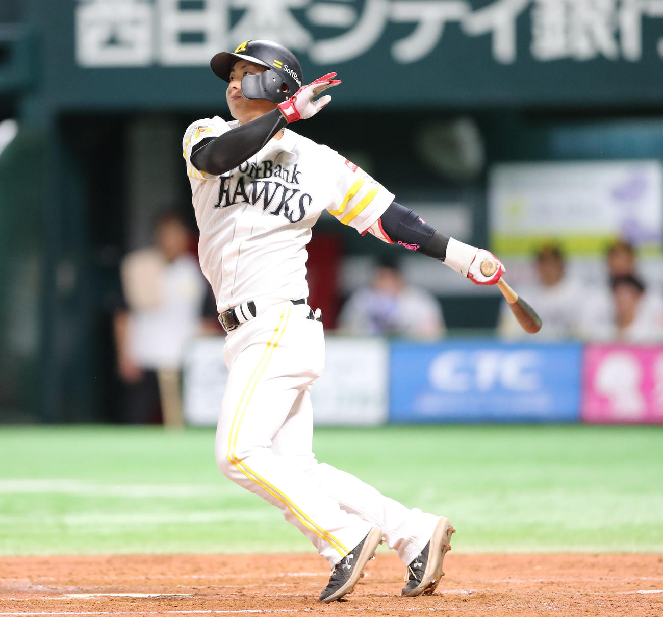 ソフトバンク対DeNA 4回裏ソフトバンク無死、今宮は左越え先制本塁打を放つ（撮影・梅根麻紀）